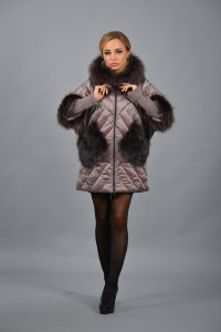 Куртка утепленная капюшон, манжеты и карманы отделка мех чернобурой лисы Куртка утепленная капюшон, манжеты и карманы отделка мех чернобурой лисы